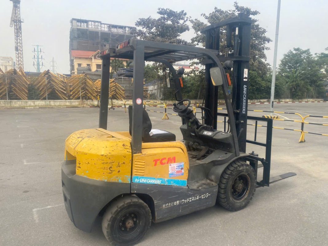 Xe nâng dầu TCM 2.5 tấn tại Thái Bình, khung nâng 5m, nhập khẩu Nhật Bản.