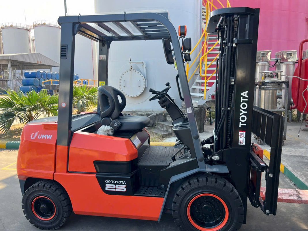 Hình ảnh bàn giao xe nâng dầu Toyota 2.5 tấn tại KCN Deep C, Hải Phòng