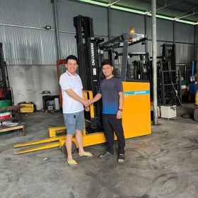 Khách hàng sử dụng xe nâng Toyota do Công ty TNHH Công nghiệp KBC, xe nâng KBC cung cấp